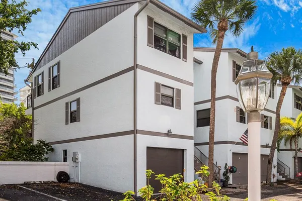 3250 NE 12TH ST 1