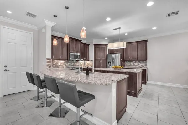 8104 RAINFOREST JASPER LN