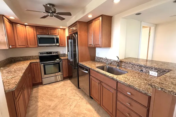 5200 N FLAGLER DR 1604