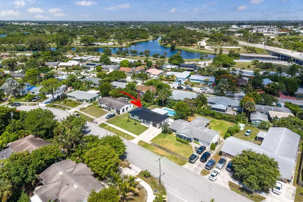707 SUNSET DR