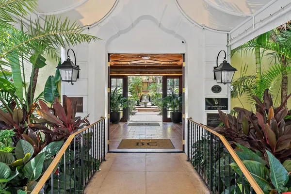 301 AUSTRALIAN AVE 301