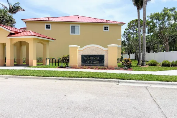 5088 SE MARINER GARDEN CIR D-28