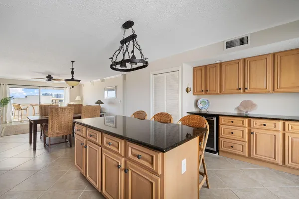 4049 OCEAN DR 505