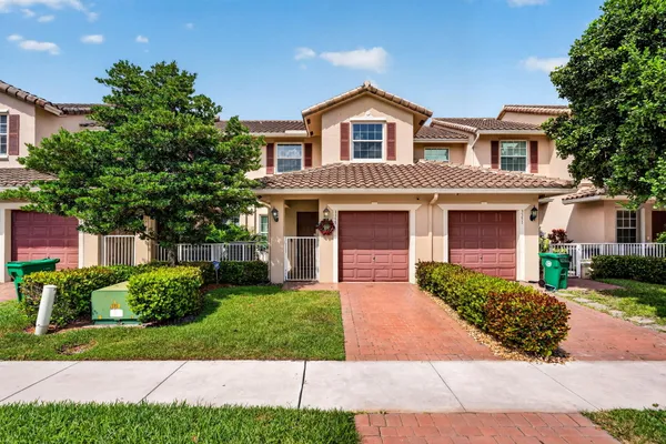 3355 LAKESIDE DR 31