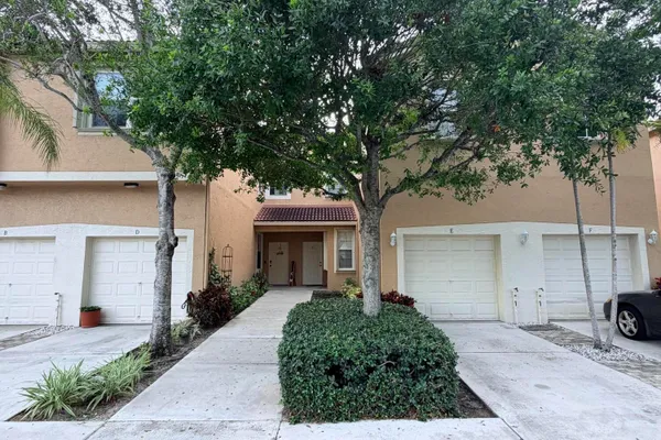 154 VILLAGE BLVD E