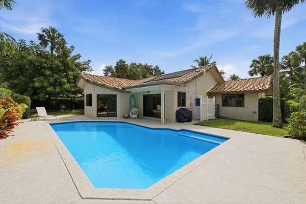 2719 OAK TREE LN