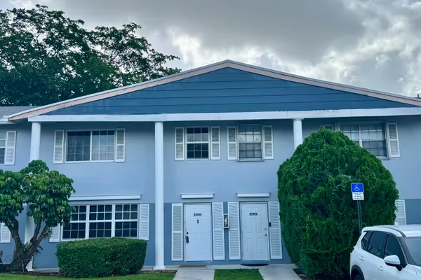 8028 SW 17TH PL 4-5