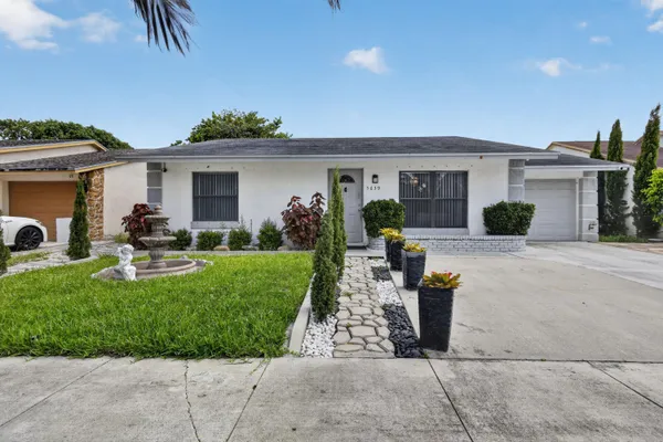 5639 ITHACA CIR