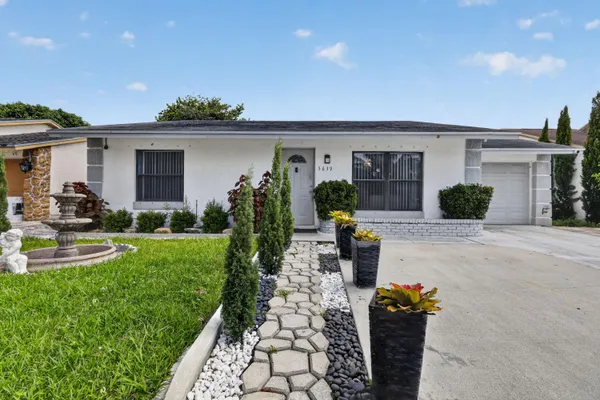5639 ITHACA CIR