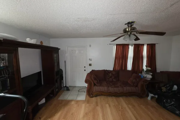 4917 FREEDOM CIR