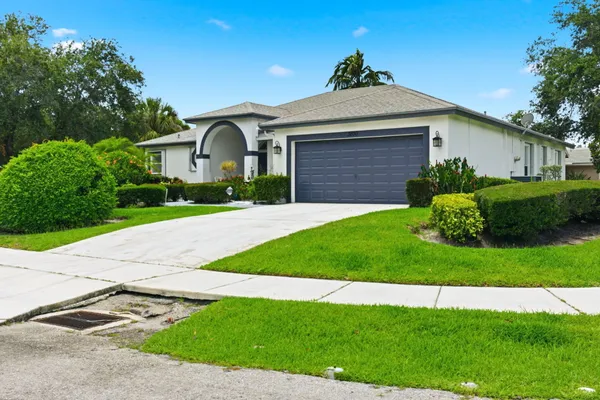 3800 NW 10TH ST