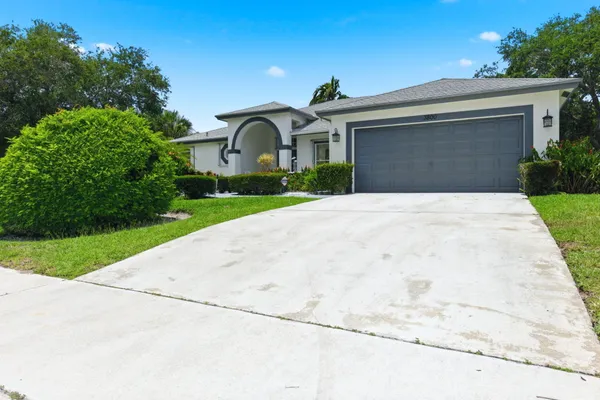 3800 NW 10TH ST