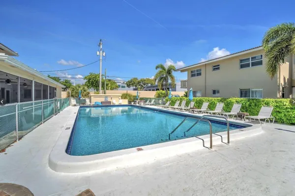 2121 NE 42ND CT 202C