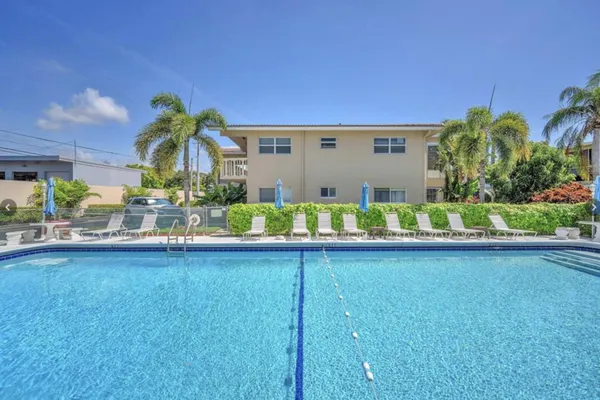 2121 NE 42ND CT 202C