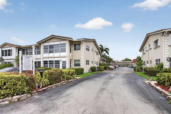 2121 NE 42ND CT 202C