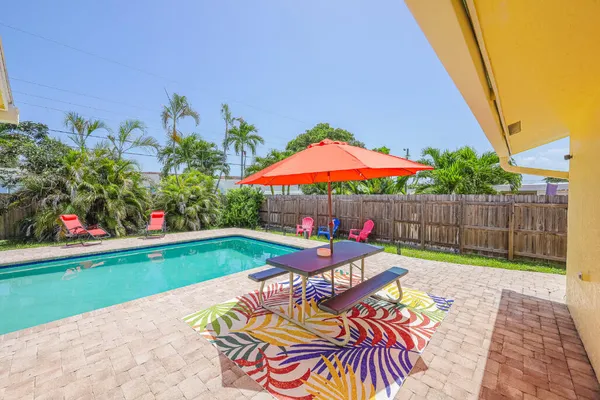 384 NW 23RD ST