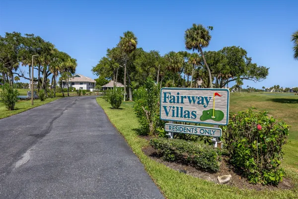 333 NE GOLFVIEW CIR