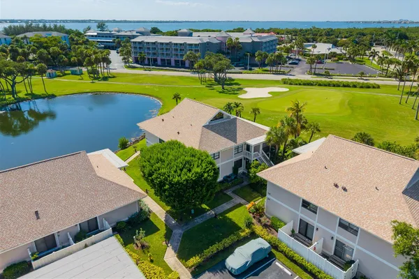 333 NE GOLFVIEW CIR