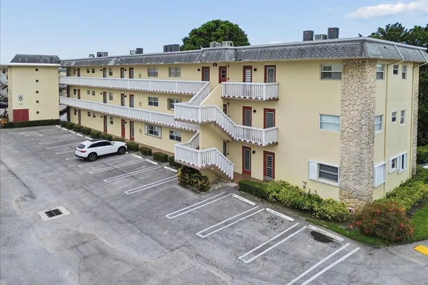 4321 NW 16TH ST C202