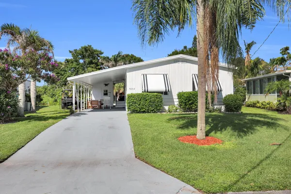 7639 SE FORK RIVER DR