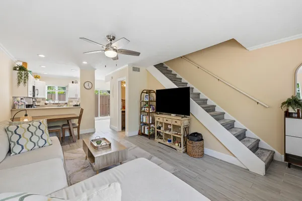 47 NE 20TH CT 1H