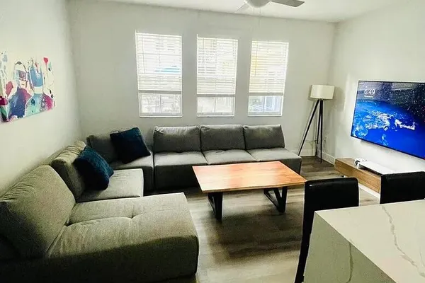 533 NE 3RD AVE 148