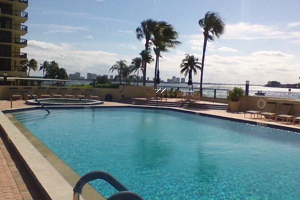 123 LAKESHORE DR 1845