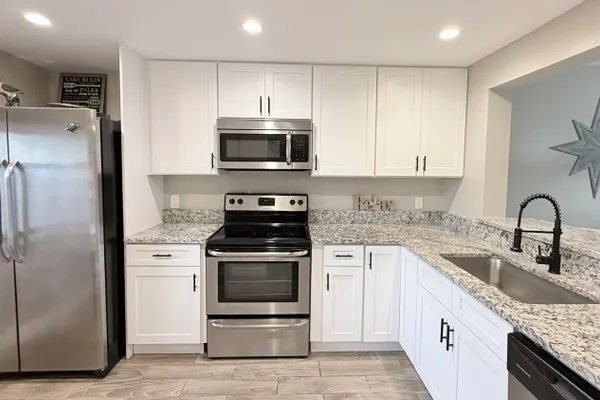 7370 S OCEAN DR 115