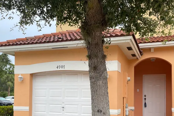 4987 SE MARINER GARDEN CIR G-52