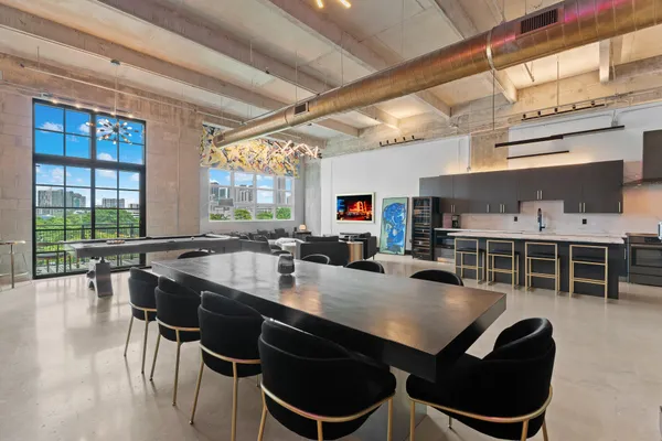 1749 NE MIAMI CT 405