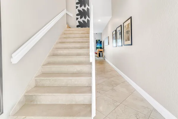 5428 POINTE VILLA DR E