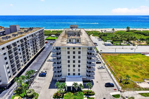 125 OCEAN AVE 211