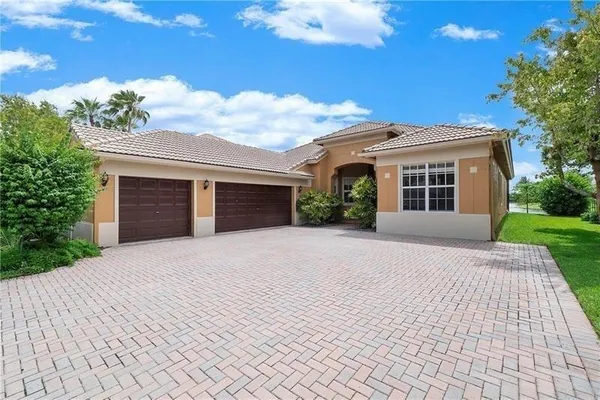 7008 NW 111TH TER