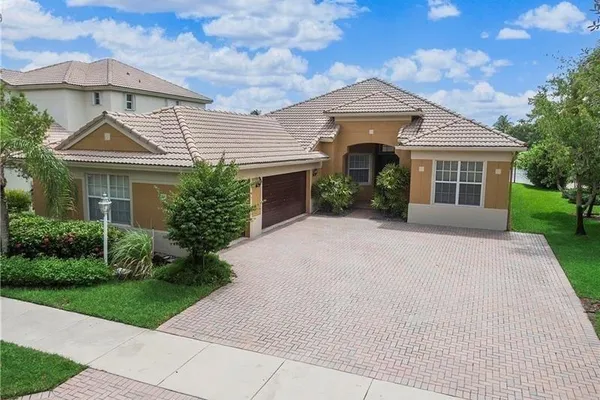 7008 NW 111TH TER