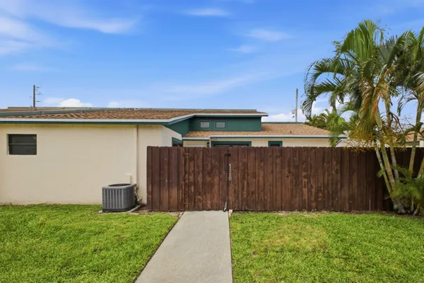1110 MANOR DR
