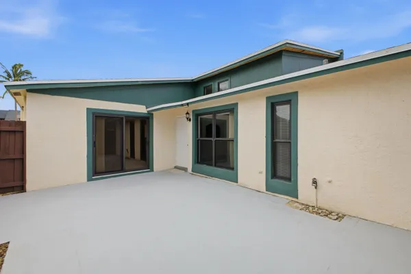 1110 MANOR DR