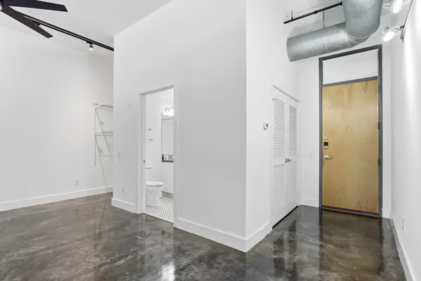 180 NE 4TH AVE 207