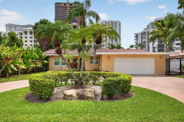 1390 E TERRA MAR DR