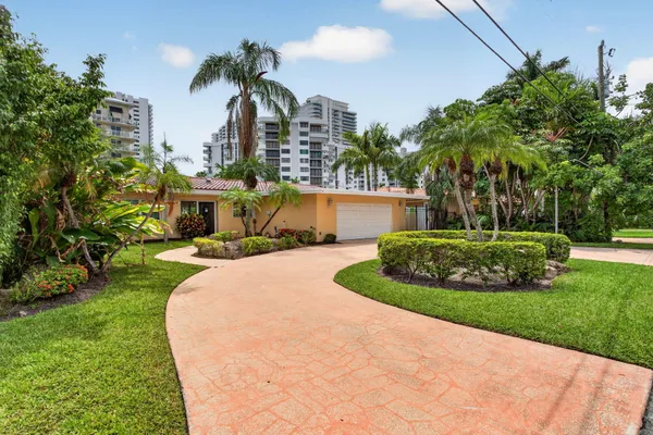 1390 E TERRA MAR DR