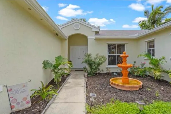 4021 SW 72ND TER