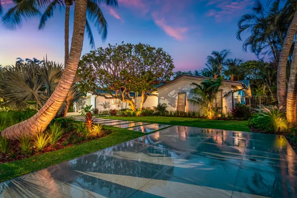 1125 HARBOR DR
