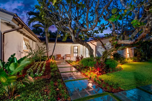 1125 HARBOR DR