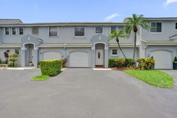 4737 GRAPEVINE WAY
