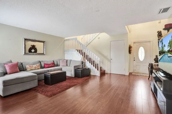 4737 GRAPEVINE WAY