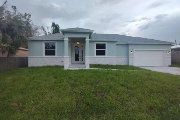 662 NE WAVERLY TER