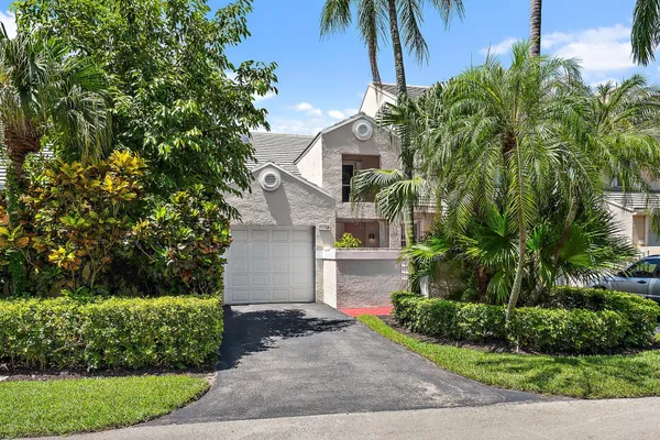 227 N LAKESHORE DR