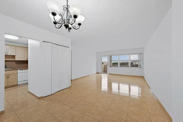 401 GOLDEN ISLES DR 1014
