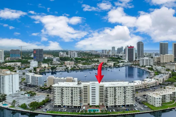 401 GOLDEN ISLES DR 1014