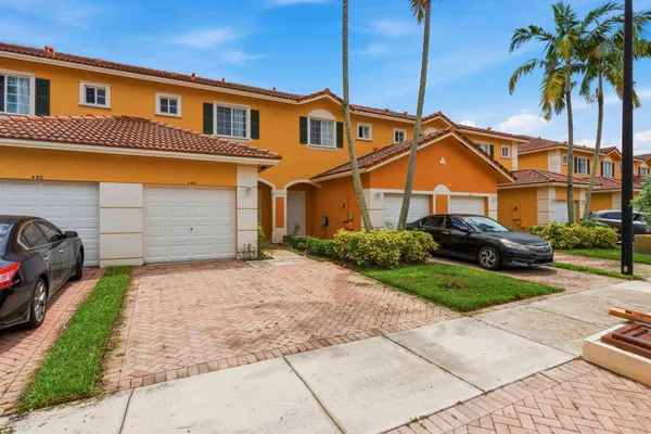 460 PRINCESS DR