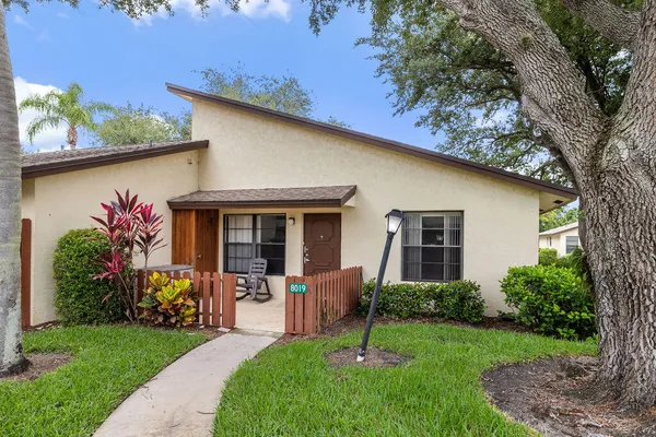 8019 SE VILLA CIR 2713
